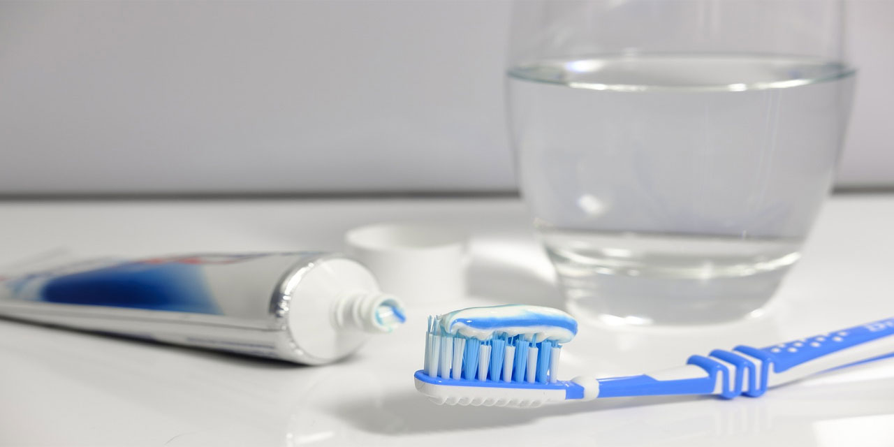 Dişlerimizin bakımını yaparken hangi malzemeleri kullanırız
