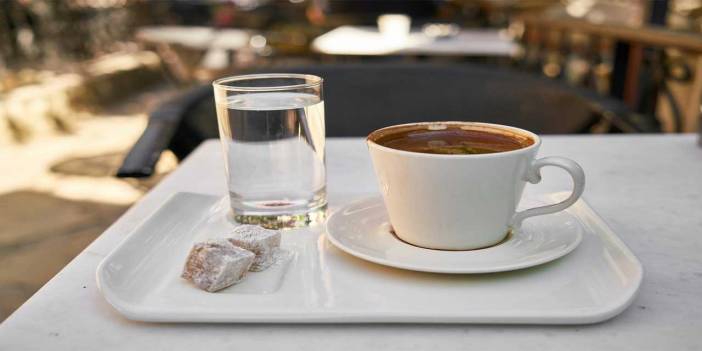 Türk kahvesi az ya da çok şekerli veya sade içilir, kahvenin az ya da çok şekerli veya sade olması ile çözünen miktarları
