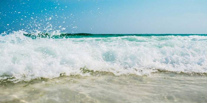 Sahile yaklaştıkça denizdeki dalgaların dalga boyları azalır, sizce bunun sebebi nedir
