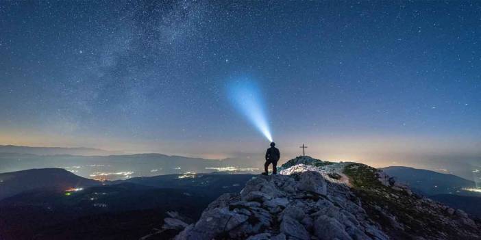 El fenerinden yayılan ışık ışınları nasıl bir yol izlemiştir